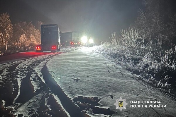 В Одесской области водители попали в снежную ловушку: на помощь пришли полиция и ГСЧС В Одесской области водители попали в снежную ловушку: на помощь пришли полиция и ГСЧС