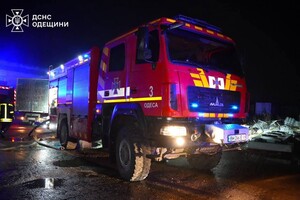 В Одесском районе горел склад: огонь охватил большую площадь В Одесском районе горел склад: огонь охватил большую площадь