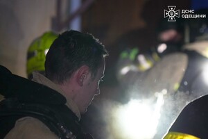 РФ нанесла удар по многоэтажке в Одесском районе: пострадал мужчина РФ нанесла удар по многоэтажке в Одесском районе: пострадал мужчина