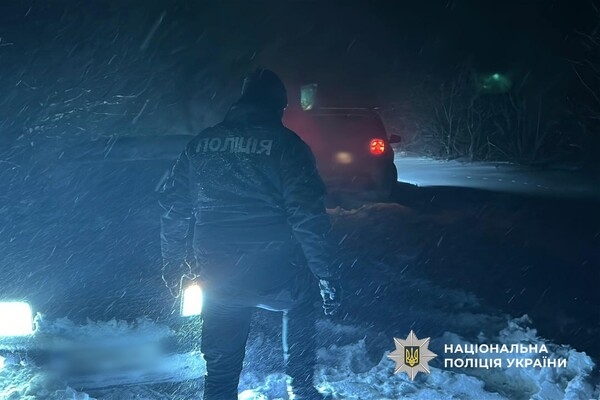 В Одесской области водители попали в снежную ловушку: на помощь пришли полиция и ГСЧС В Одесской области водители попали в снежную ловушку: на помощь пришли полиция и ГСЧС