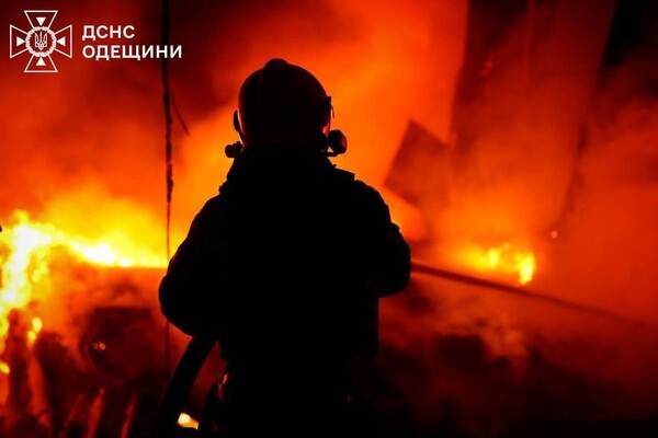 Ночной обстрел Одессы: под ударом оказался промышленный объект Ночной обстрел Одессы: под ударом оказался промышленный объект