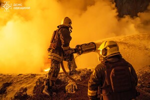 Ночью РФ атаковала Одессу БПЛА: есть повреждения домов и железнодорожных объектов Ночью РФ атаковала Одессу БПЛА: есть повреждения домов и железнодорожных объектов
