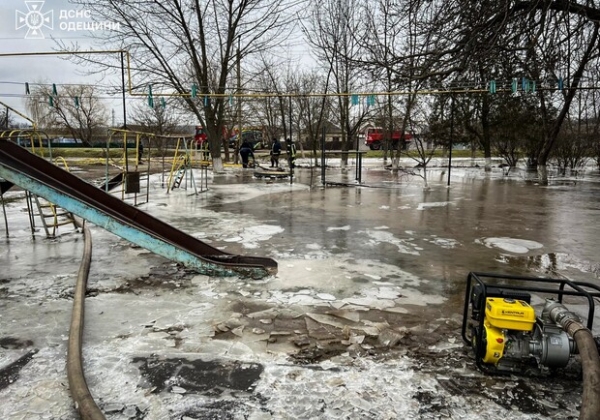 Одесчину подтапливает после оттепели: десятки деревень в воде Одесчину подтапливает после оттепели: десятки деревень в воде