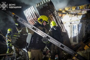 Дроновый удар по дому в Одессе: под завалами обнаружили тело женщины Дроновый удар по дому в Одессе: под завалами обнаружили тело женщины