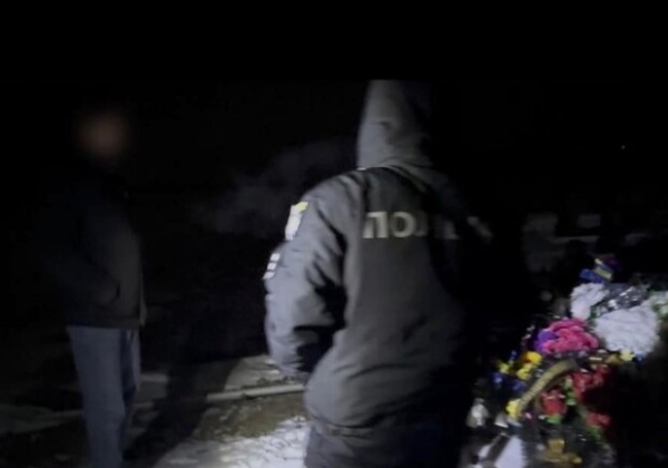 Разгромил памятники на кладбище: в Одесском районе задержали вандала Разгромил памятники на кладбище: в Одесском районе задержали вандала