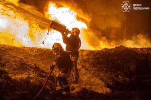 Ночью РФ атаковала Одессу БПЛА: есть повреждения домов и железнодорожных объектов Ночью РФ атаковала Одессу БПЛА: есть повреждения домов и железнодорожных объектов