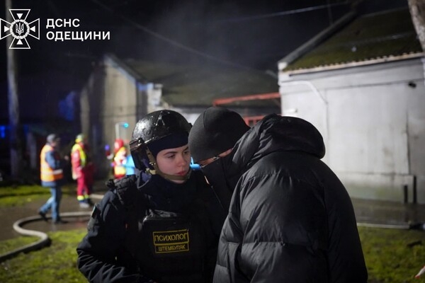 Дроновый удар по дому в Одессе: под завалами обнаружили тело женщины Дроновый удар по дому в Одессе: под завалами обнаружили тело женщины