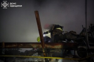 Дроновый удар по дому в Одессе: под завалами обнаружили тело женщины Дроновый удар по дому в Одессе: под завалами обнаружили тело женщины