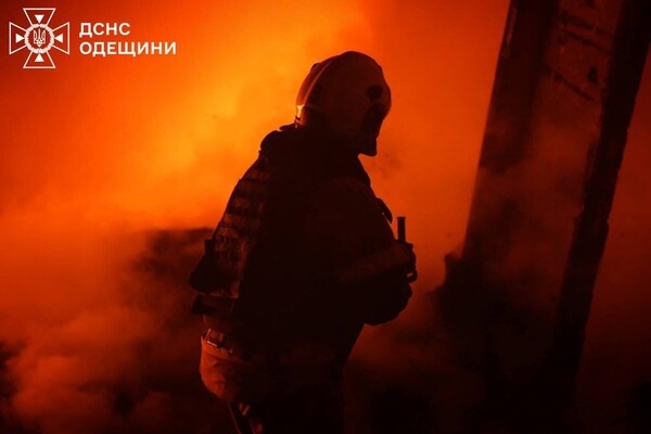 Ночной обстрел Одессы: под ударом оказался промышленный объект Ночной обстрел Одессы: под ударом оказался промышленный объект