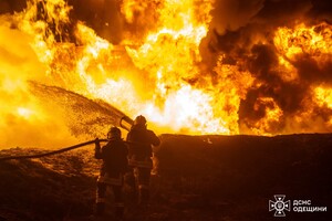 Ночью РФ атаковала Одессу БПЛА: есть повреждения домов и железнодорожных объектов Ночью РФ атаковала Одессу БПЛА: есть повреждения домов и железнодорожных объектов