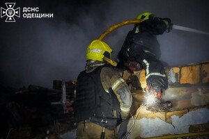 Дроновый удар по дому в Одессе: под завалами обнаружили тело женщины Дроновый удар по дому в Одессе: под завалами обнаружили тело женщины