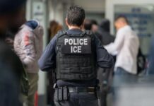 Трамп пригрозил направить агентов ICE в аэропорты