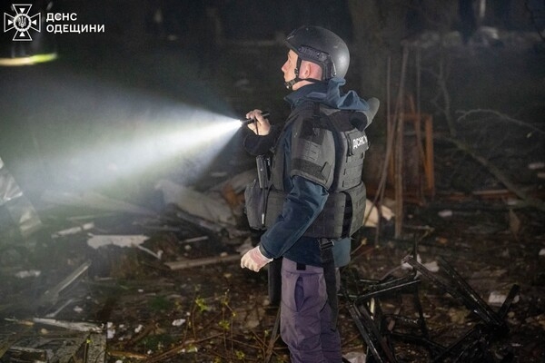 Ночной удар по жилому сектору Одессы: пострадали люди Ночной удар по жилому сектору Одессы: пострадали люди