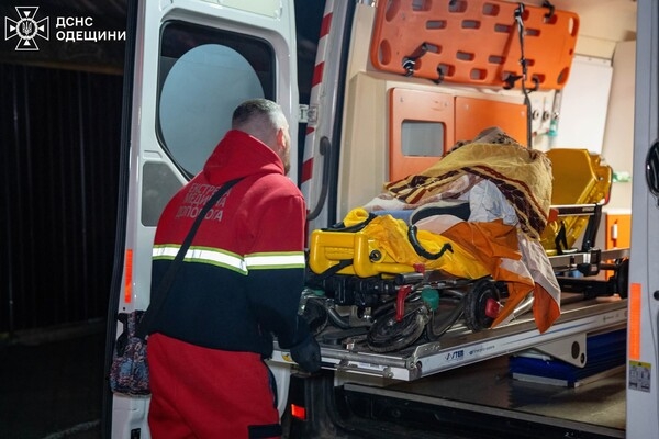 Ночной удар по жилому сектору Одессы: пострадали люди Ночной удар по жилому сектору Одессы: пострадали люди