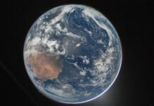 Экипаж Artemis II достиг середины пути к Луне и прислал снимки Земли