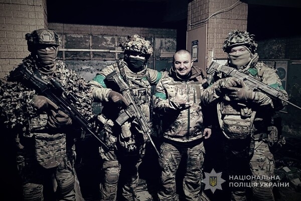 Полицейские Одесчины защищают Донбасс: кадры боевой работы на передовой Полицейские Одесчины защищают Донбасс: кадры боевой работы на передовой