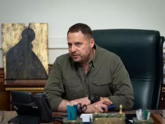 Скандал навколо СБУ: у машині водія Єрмака виявили «плани призначень»