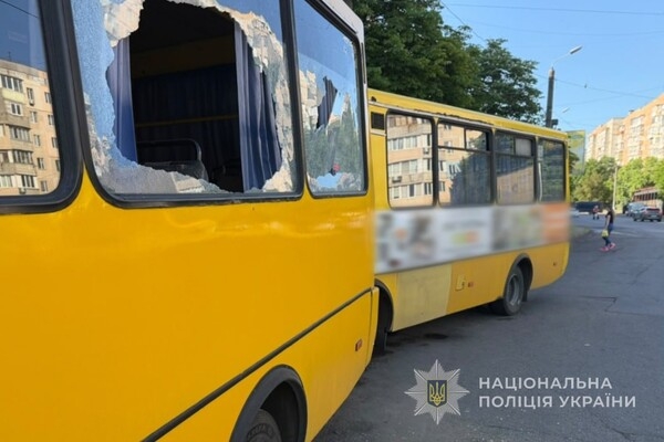 Утренний удар по остановке в Одессе: получили осколочные ранения люди
